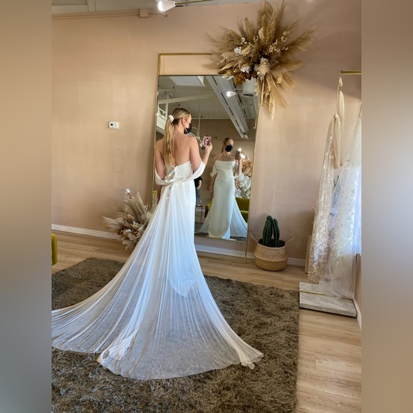 Sarah Seven Sandra Wedding Dress - Picture 4 of 7